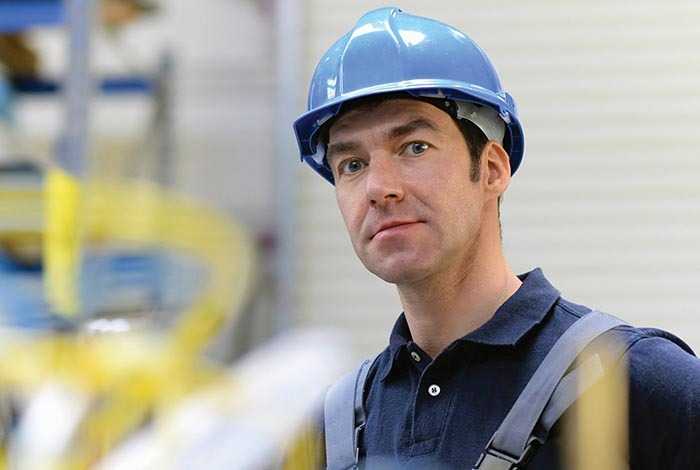 Где искать вакансии электрика: онлайн и оффлайн способы