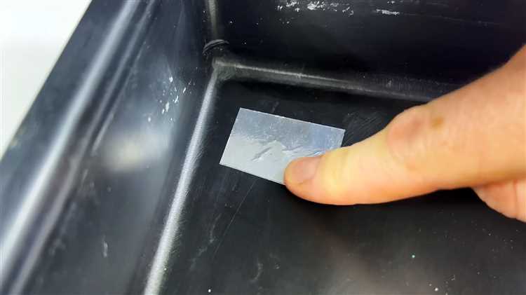 Как выкрутить сломанный саморез из пластика Как выкрутить сломанный саморез из пластика