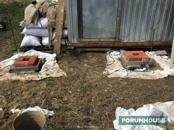 Как выровнять блоки под бытовку по уровню