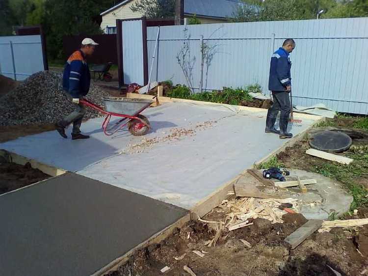 Нужно ли обрабатывать брус антисептиком перед бетонированием