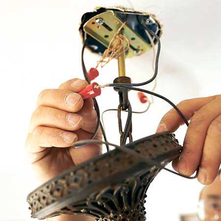 Монтаж люстры на крюк и проверка надежности крепления