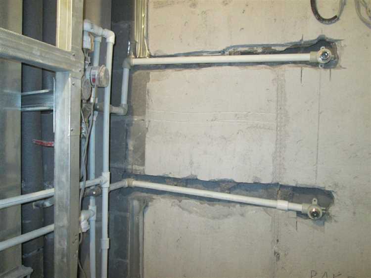 Использование специализированных клипс и скоб для ПНД труб