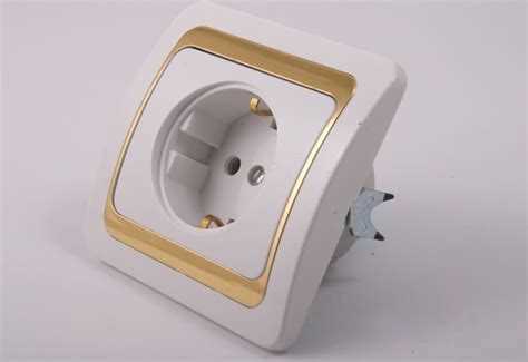 Как правильно вырезать отверстие под подрозетник в гипсокартоне