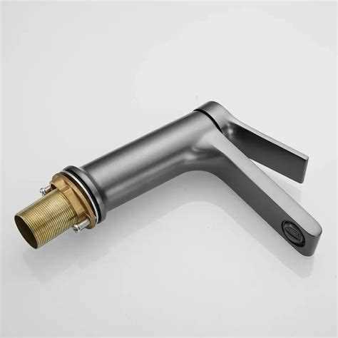 Как правильно затягивать гайки под мойкой без повреждений