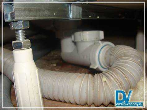 Как закрепить ванну к стене