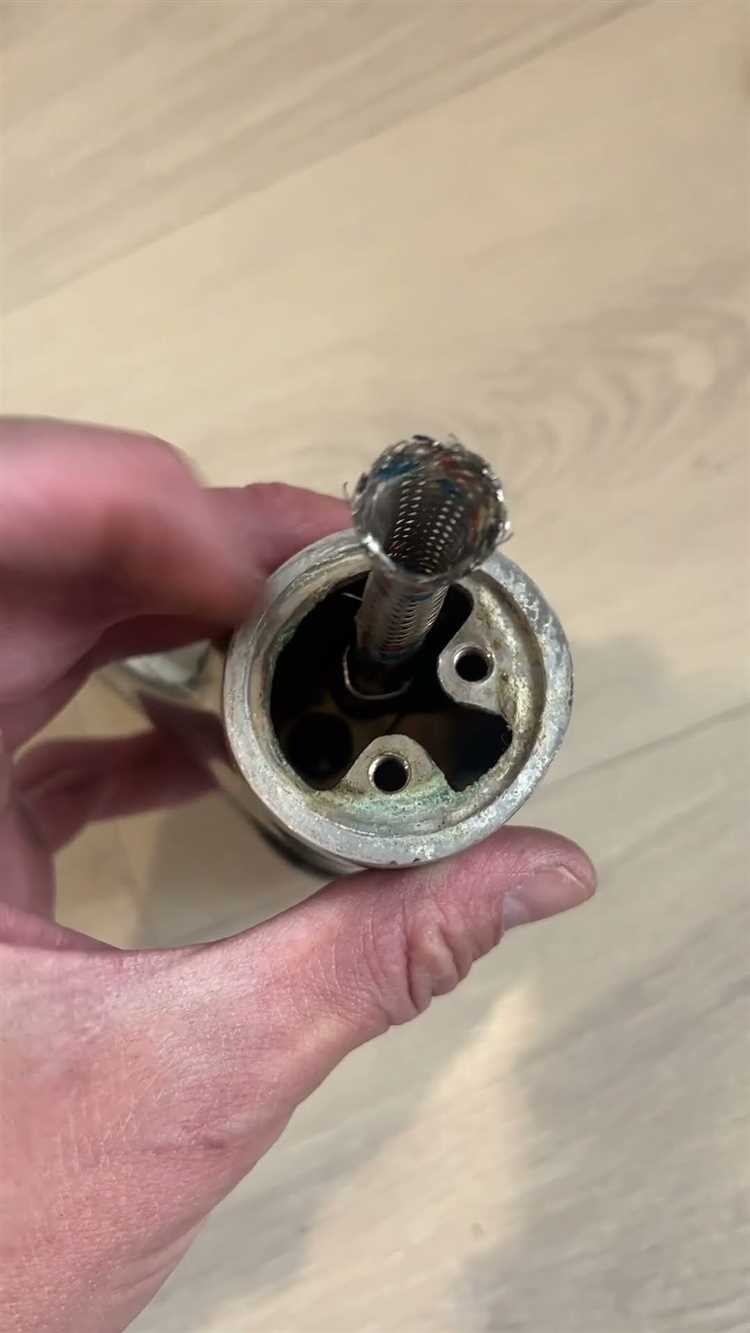 Как избежать перекоса при закручивании гибкой подводки