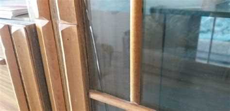 Использование декоративных наклеек и тонировки для маскировки