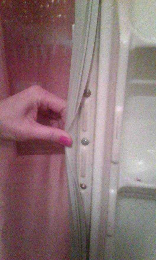 Правильный монтаж новой резинки на дверцу холодильника