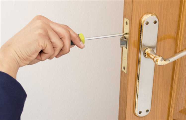 Как заменить замок в межкомнатной двери