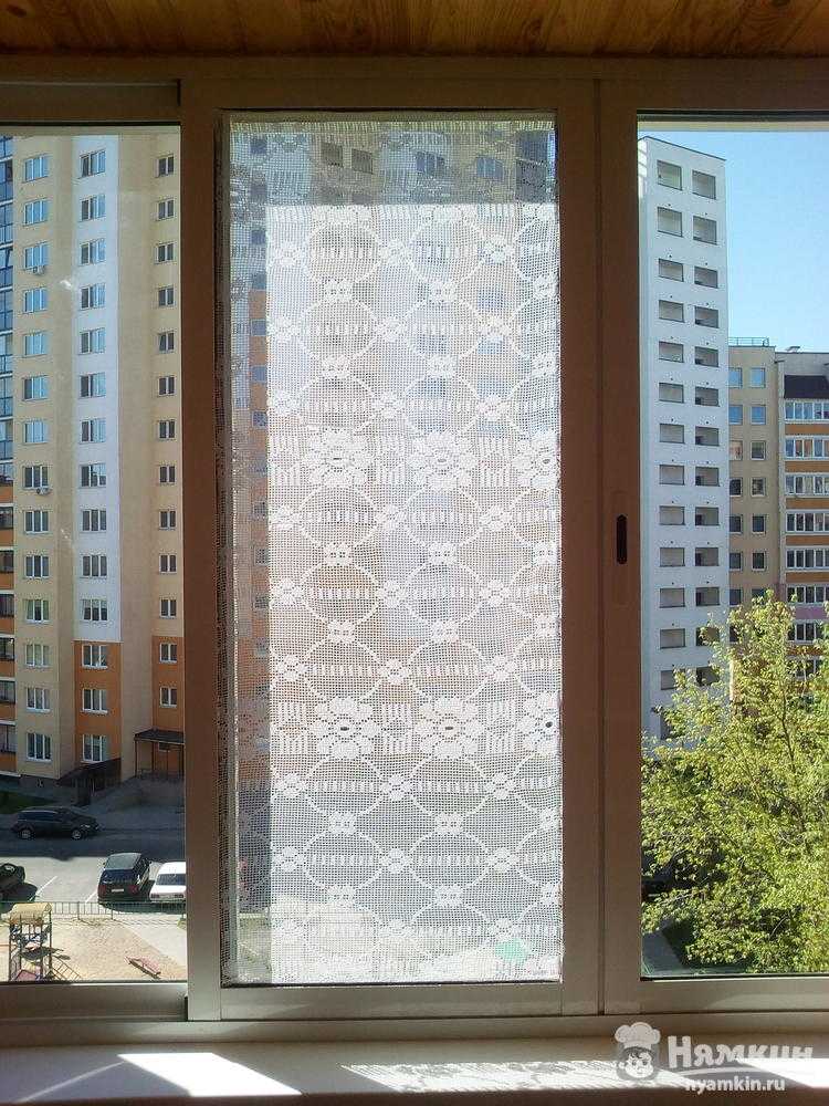 Выбор светоотражающих штор и жалюзи для остеклённых балконов