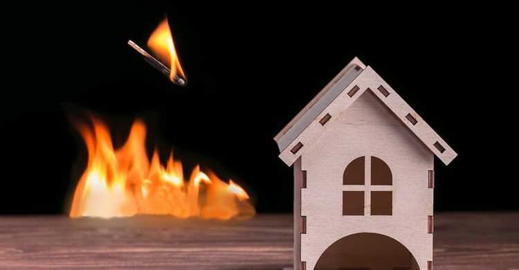 Монтаж металлических отливов и козырьков для защиты от искр