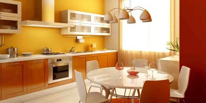 Какие цвета обоев гармонируют с оранжевыми фасадами