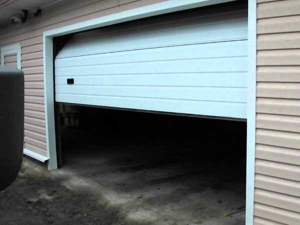 Секционные или рулонные ворота: что выбрать