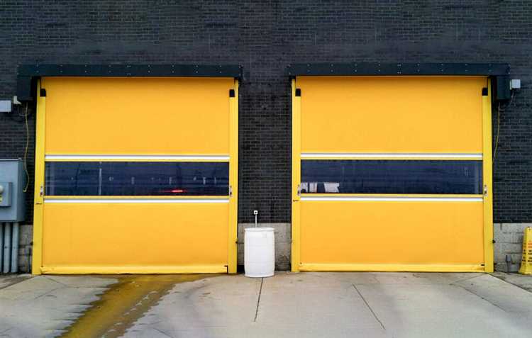 Устойчивость к внешним воздействиям: секционные vs рулонные ворота