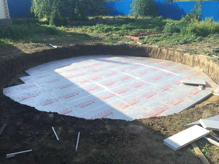 Нужно ли укладывать дополнительную защиту между пеноплексом и бассейном