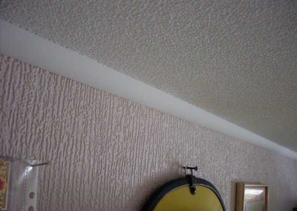 Уход за покрашенными флизелиновыми обоями