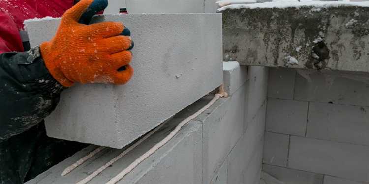 Экономия материала и стоимость монтажа при использовании клея и монтажной пены