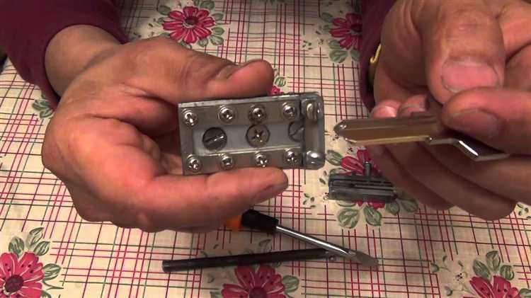 Ключ монтажный для плафонов как определить номер