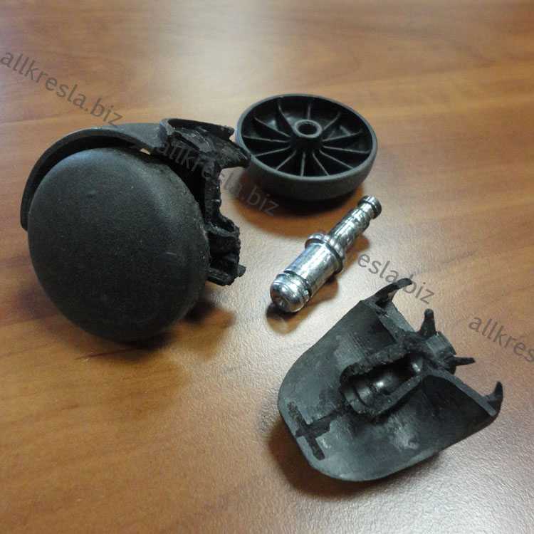 Замена изношенных или повреждённых роликов кресла