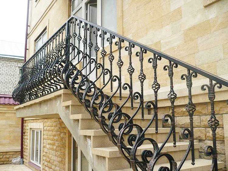 Выбор металла и элементов ковки для домашней лестницы