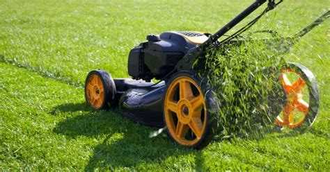 Как ухаживать за мульчирующей системой в газонокосилке