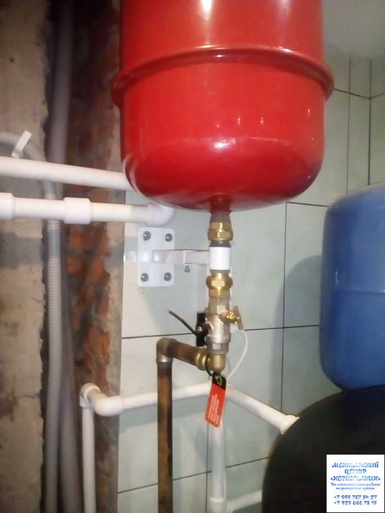 Расширительный бак белого цвета для чего нужен Расширительный бак белого цвета для чего нужен