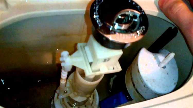 Что учитывать при установке самодельной крышки на бачок