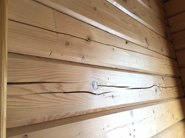 Причины появления трещин в брусе деревянного дома